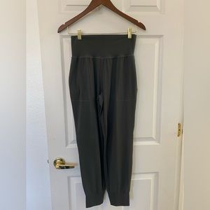 Athleta Cruise Jogger in Powervita, Sz Small, Dark Olive